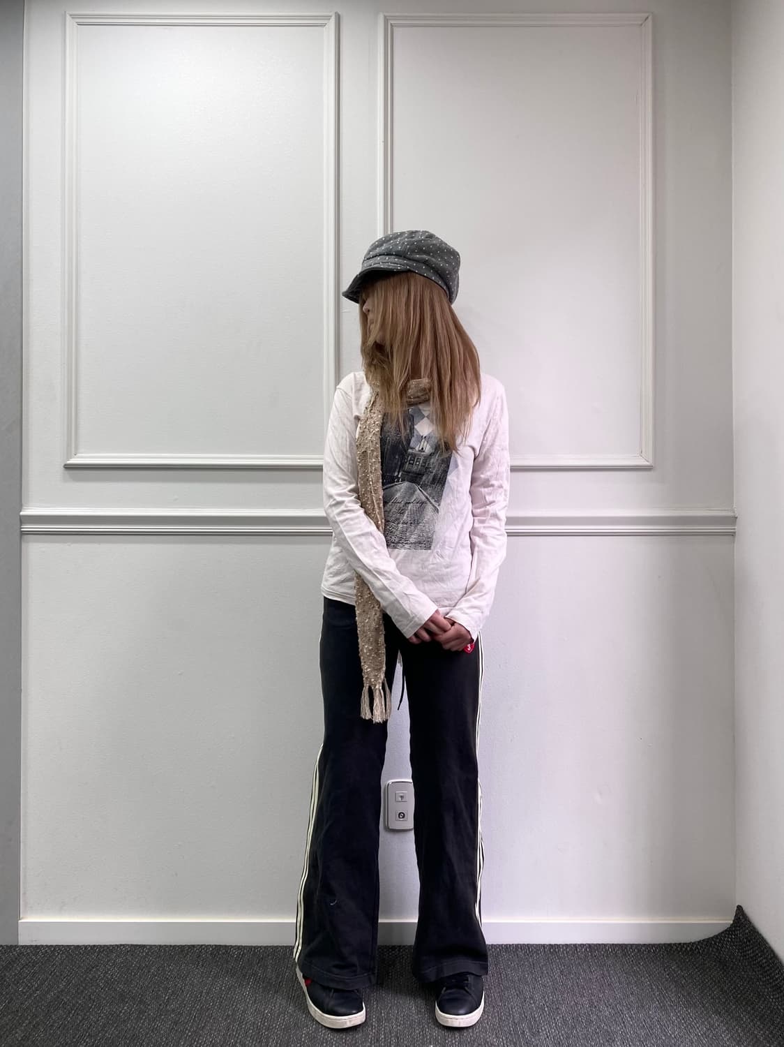 [adidas] Black wide-leg spell-out sweatp 상품이미지6