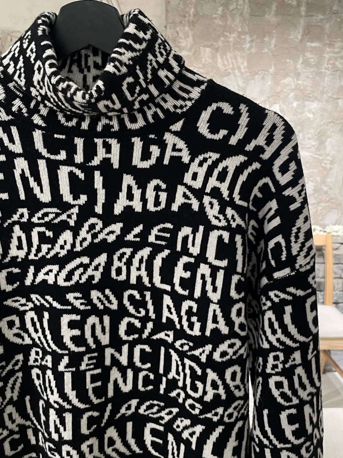 발렌시아가 블랙 자카드 터틀넥 울 스웨터 상품이미지3