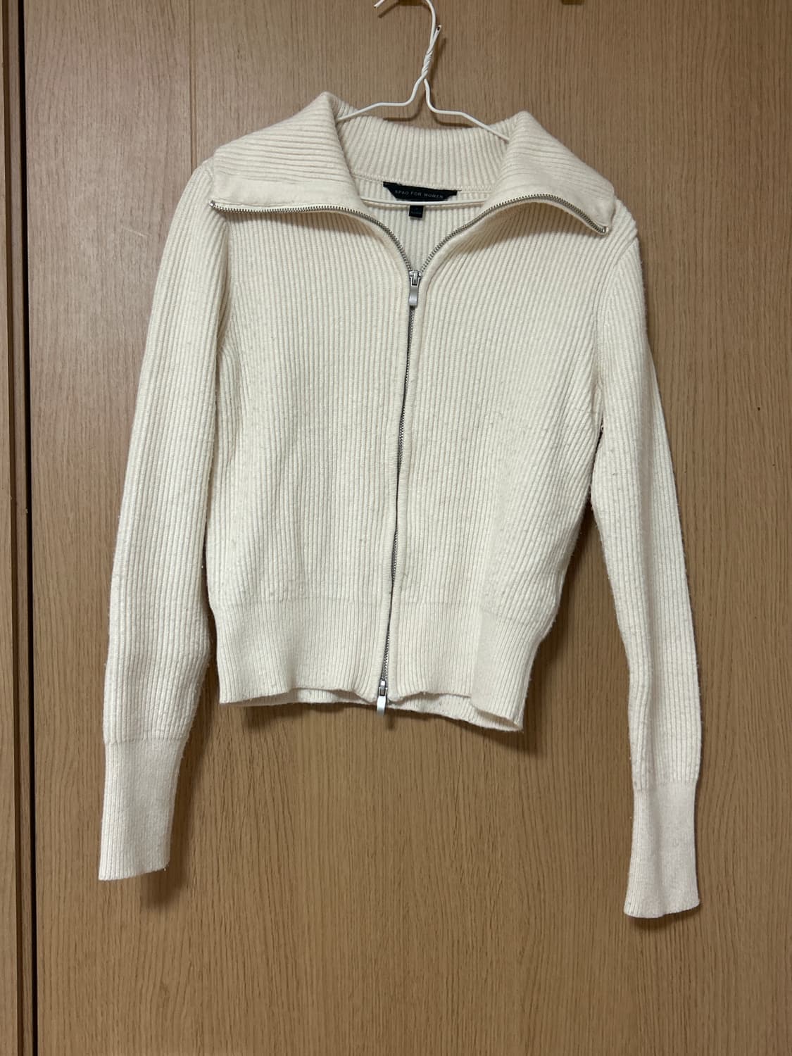 스파오 니트 집업 상품이미지1