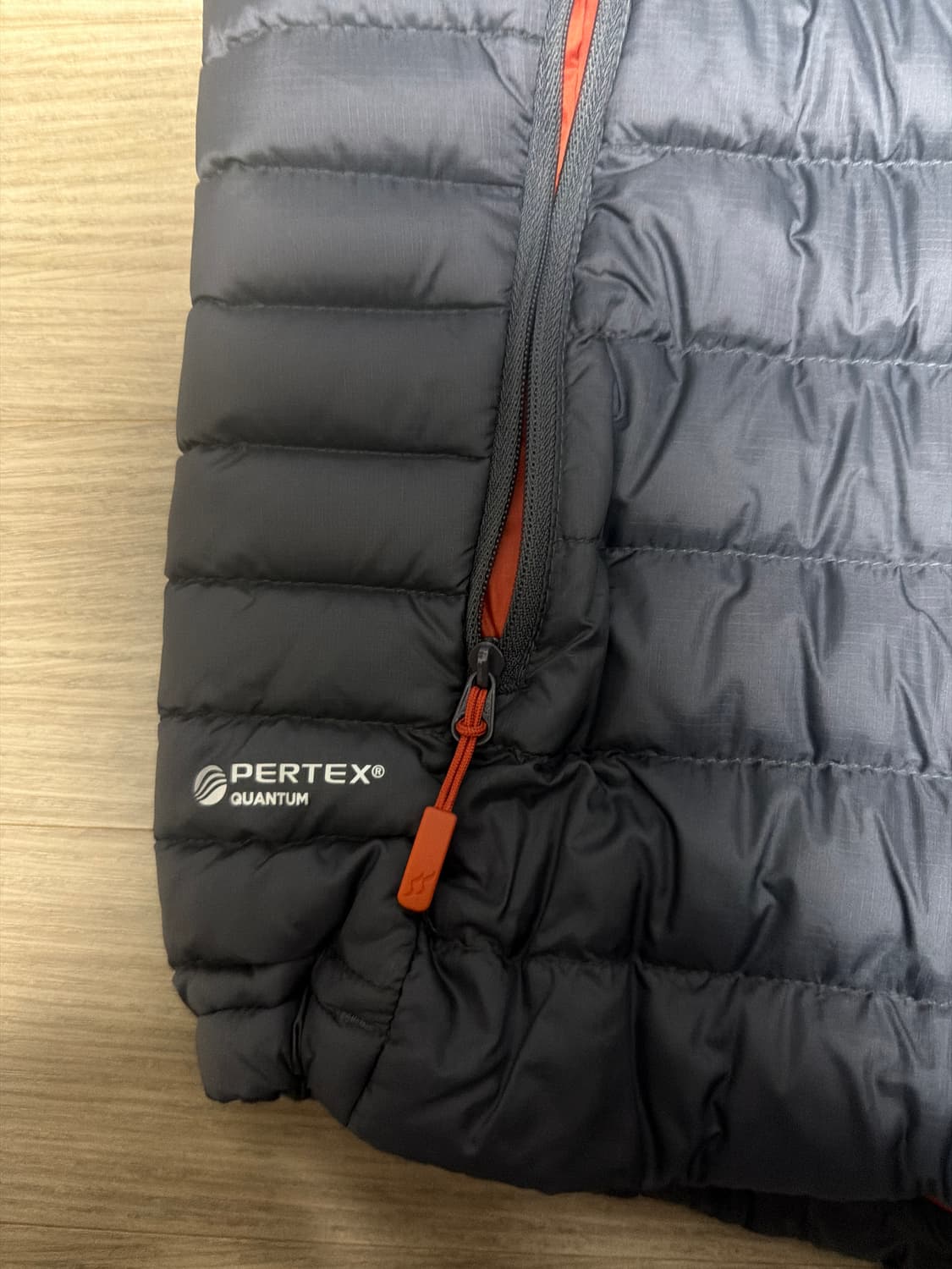 랩 마이크로라이트 알파인 경량패딩  판매 합니다 상품이미지3