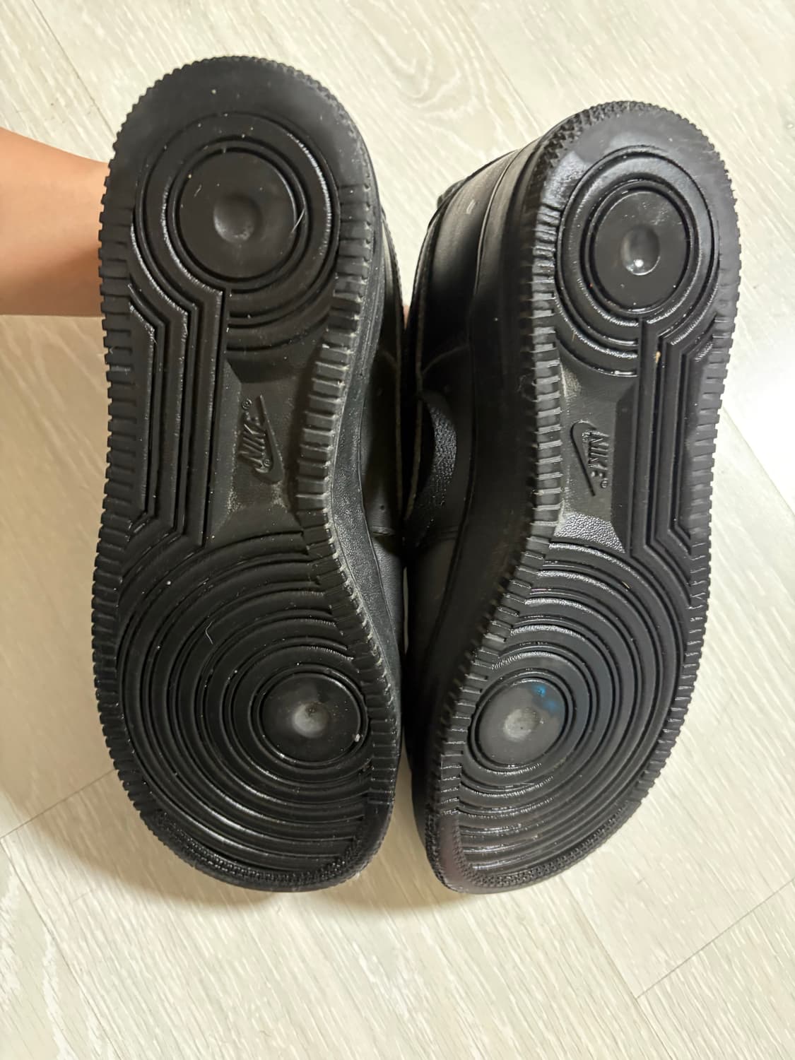 슈프림 에어포스1 블랙 상품이미지4