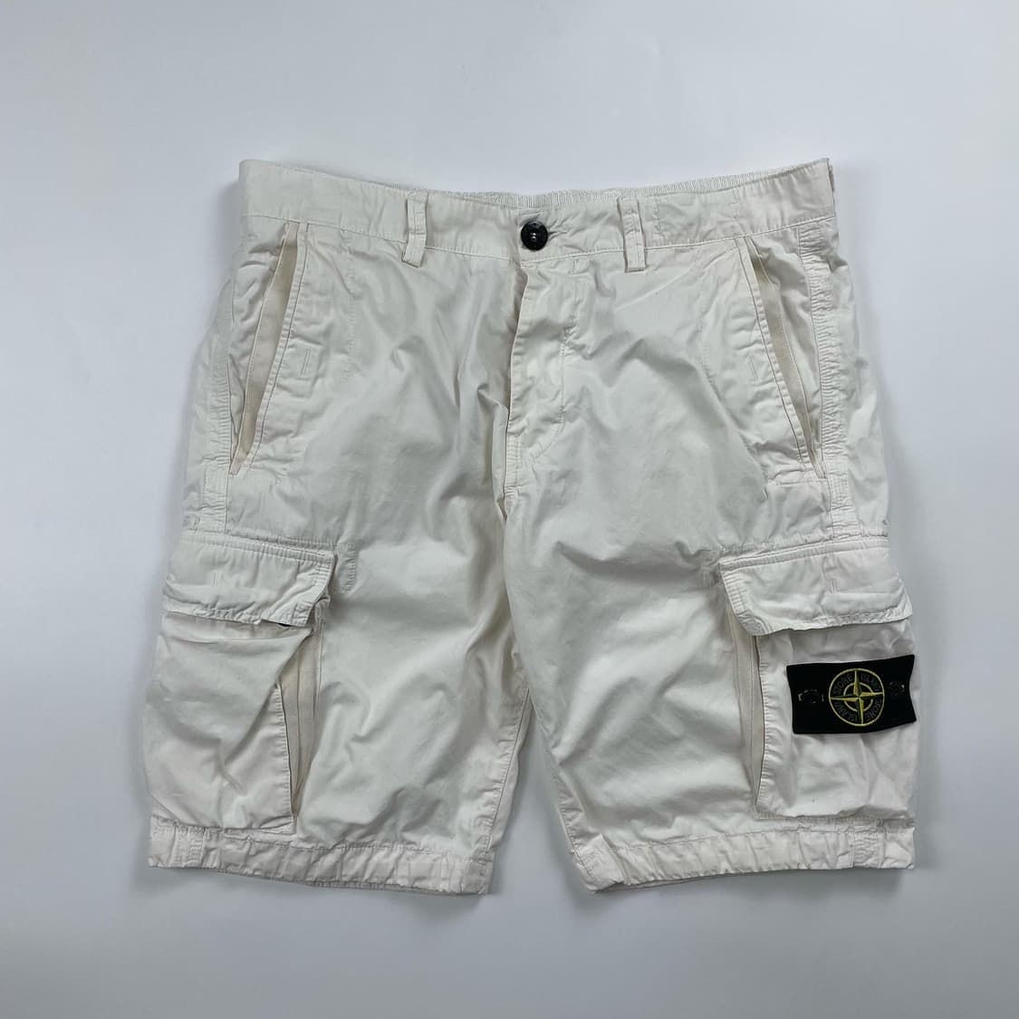 스톤아일랜드 화이트 카고숏팬츠 상품이미지2