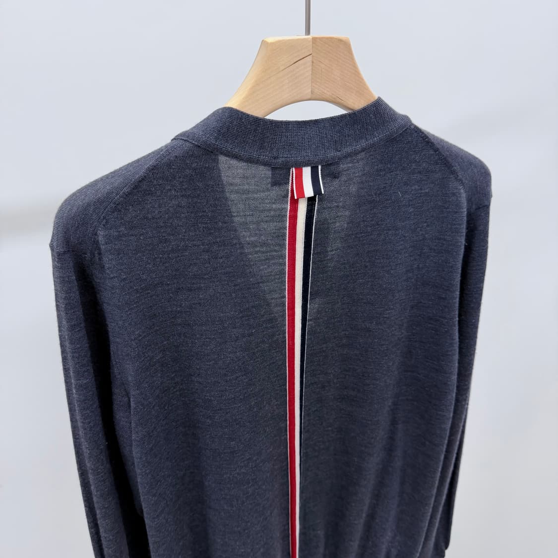 [미사용/2] 톰브라운 백삼선 울 가디건 다크 그레이 상품이미지2