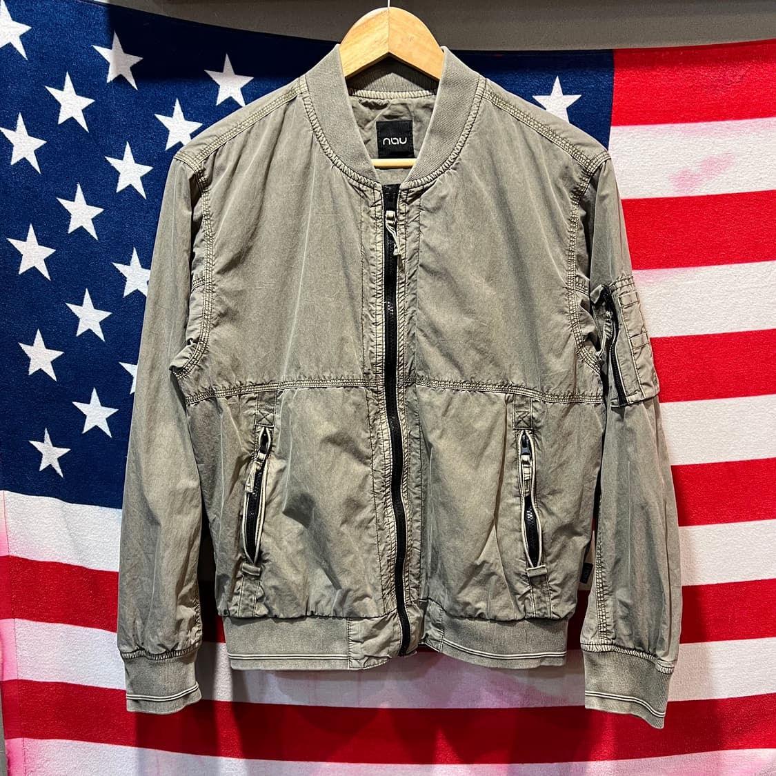 Nau 카키 봄버 자켓 상품이미지1