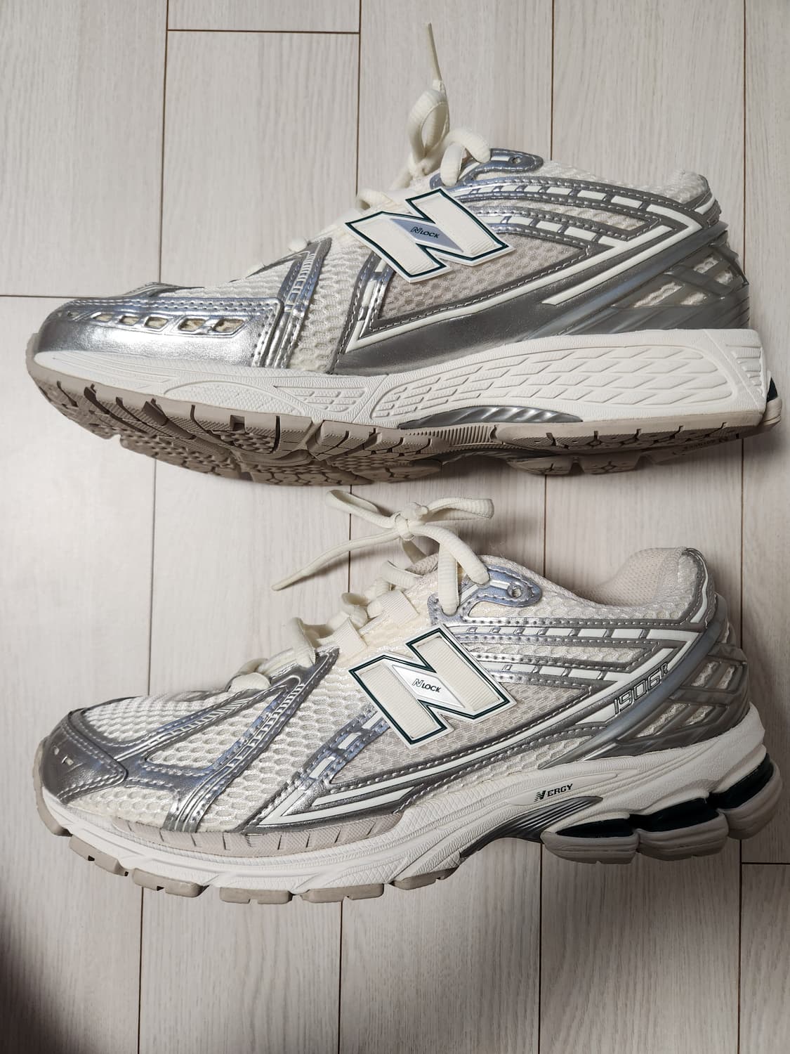 새상품급)뉴발란스 운동화 1906 M1906REE 사이즈275

몇번 안 상품이미지5