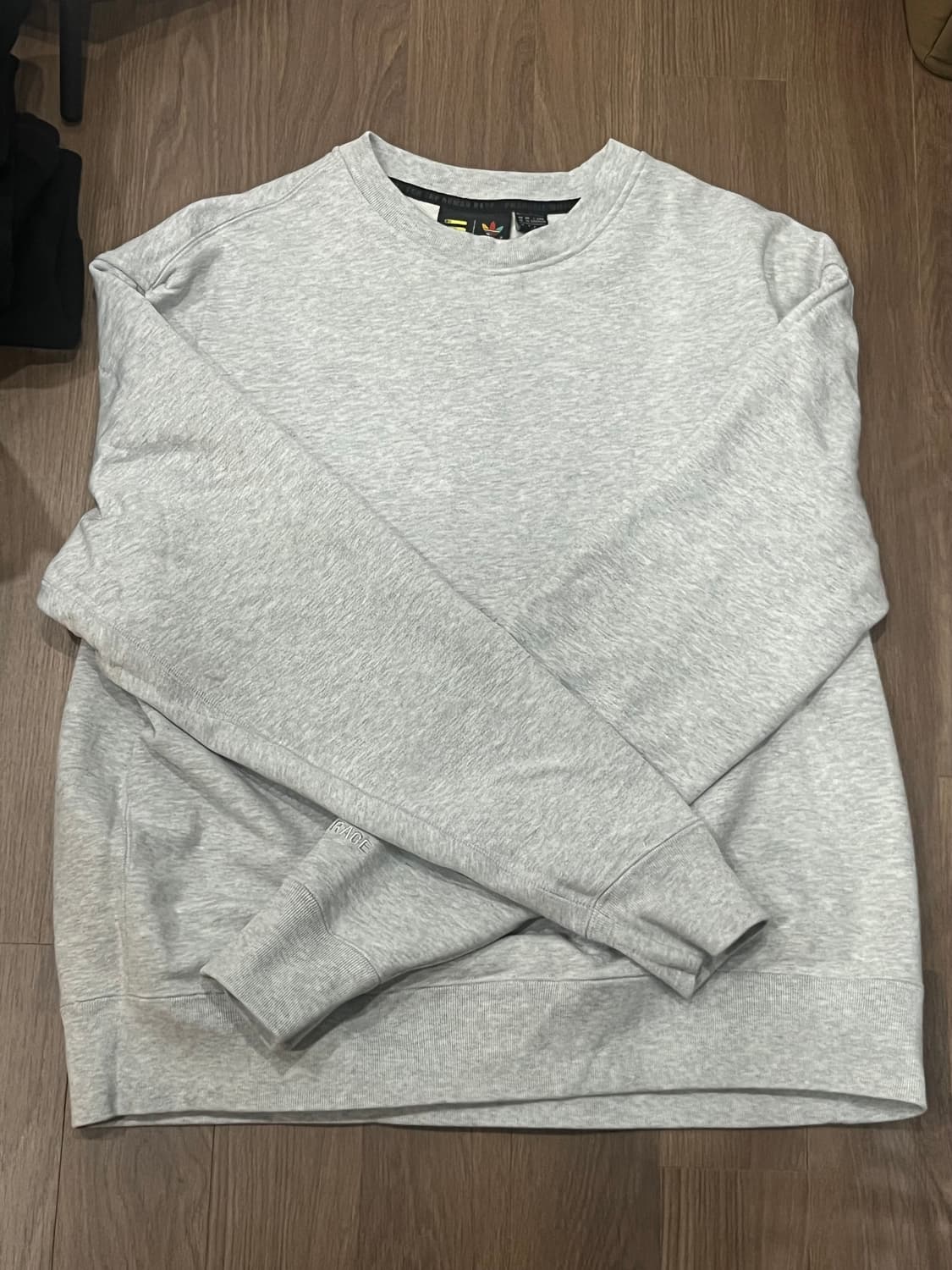 아디다스 x 퍼렐 윌리엄스 휴먼레이스 맨투맨 XL 상품이미지3