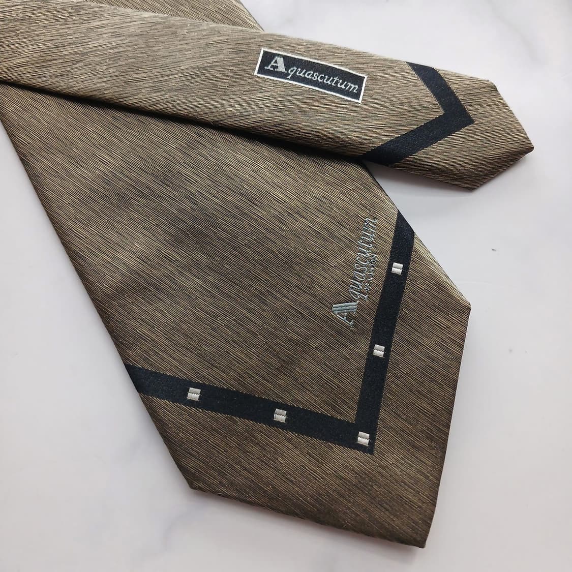 아쿠아스큐텀 실크 브론즈 패턴 넥타이 9.7cm A+등급 A18454
 상품이미지7