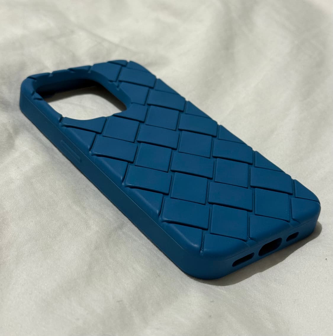 보테가 베네타 아이폰 14 프로 케이스 크루즈  상품이미지4