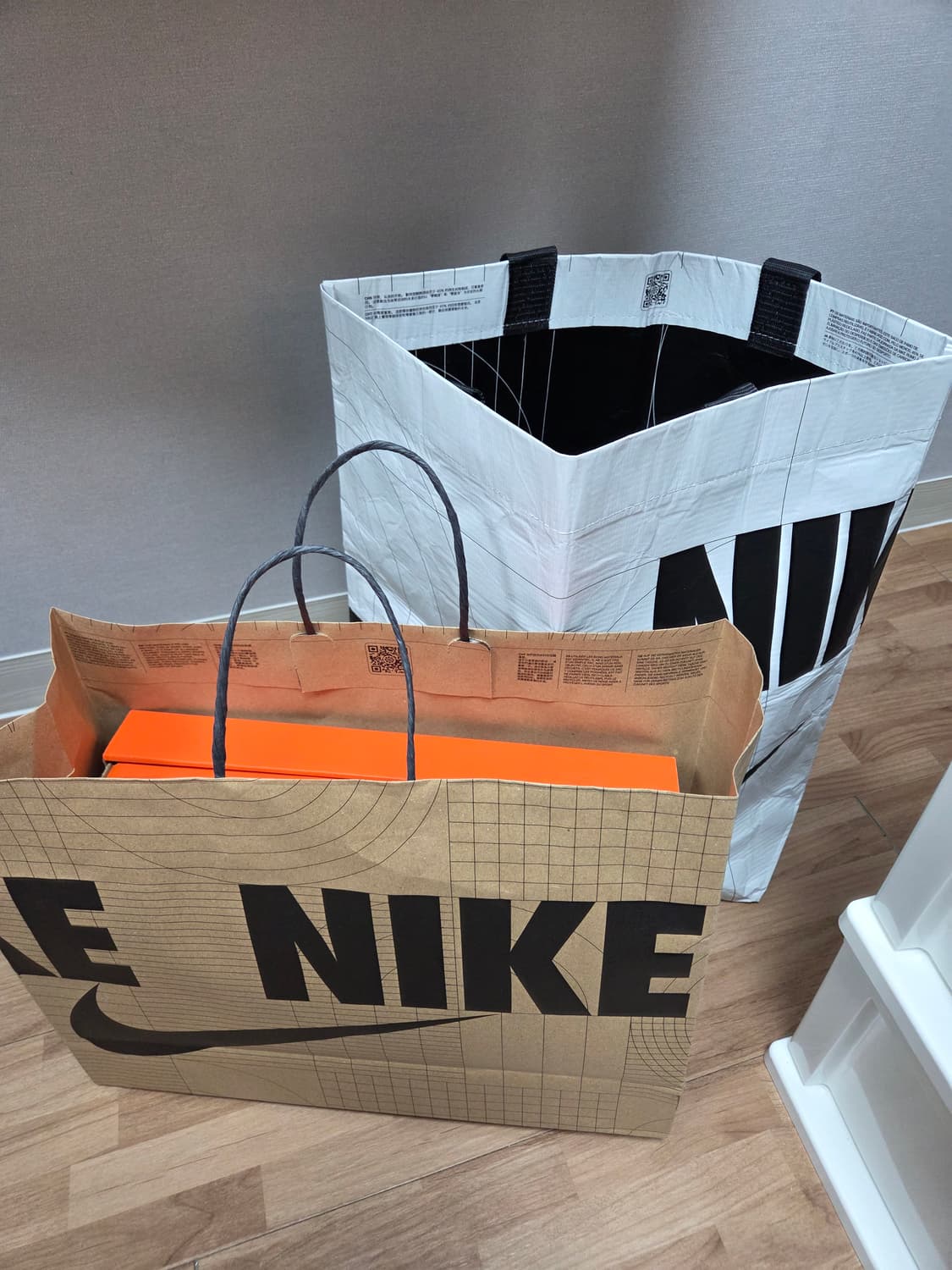 나이키 줌 보메로 플러스 275 상품이미지3