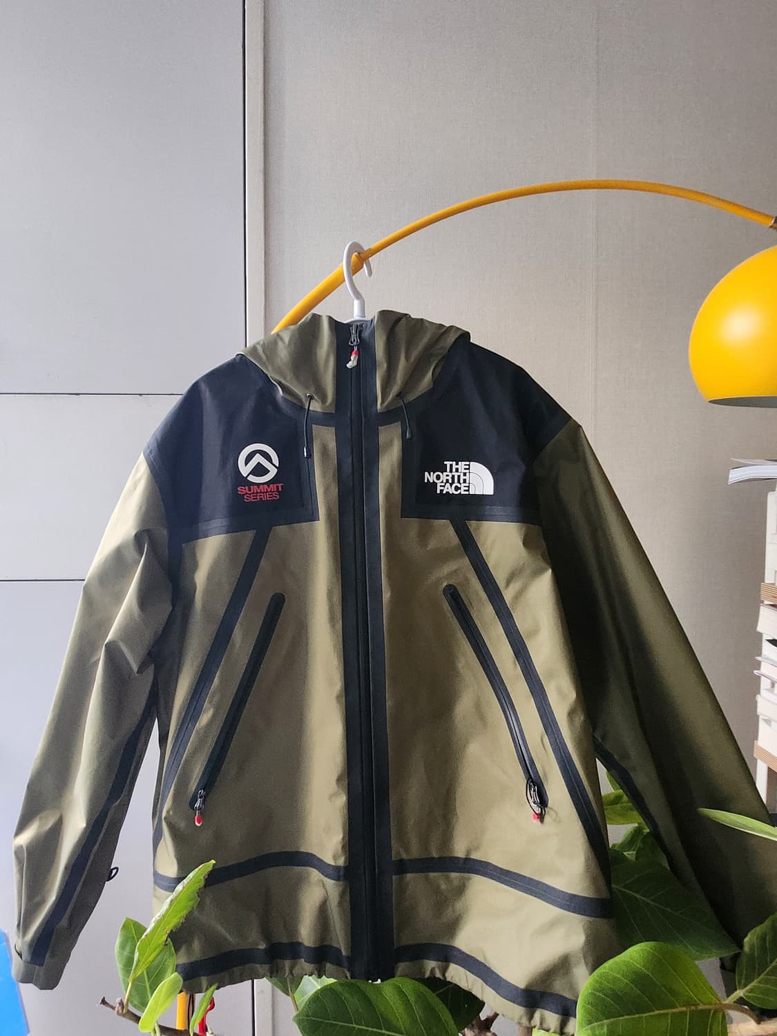 슈프림 x 노스페이스  테이프 심 자켓 올리브  상품이미지3