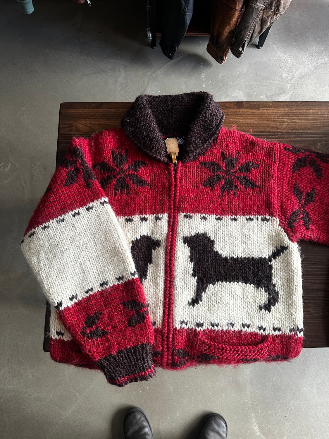 퍼스트다운 도그 그래픽 핸드 니트 코위찬 스웨터 상품이미지2