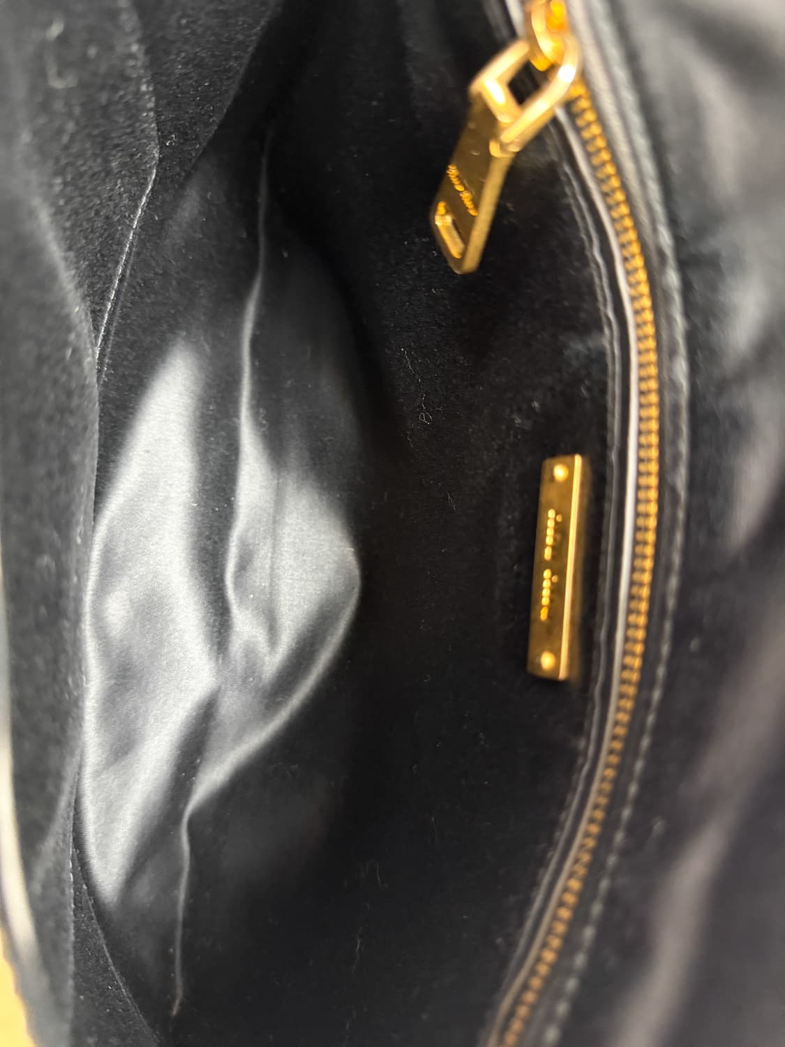 미우미우 골드 스터드 나파 레더 클러치백 상품이미지6