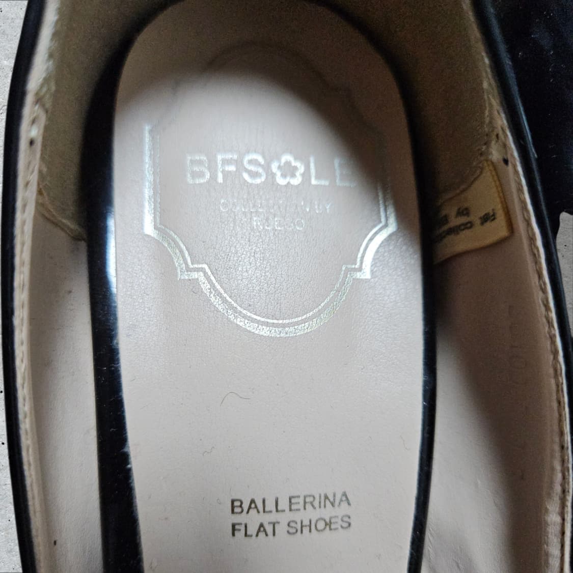 비에프솔 에나멜 플랫 슈즈 (240) 상품이미지4