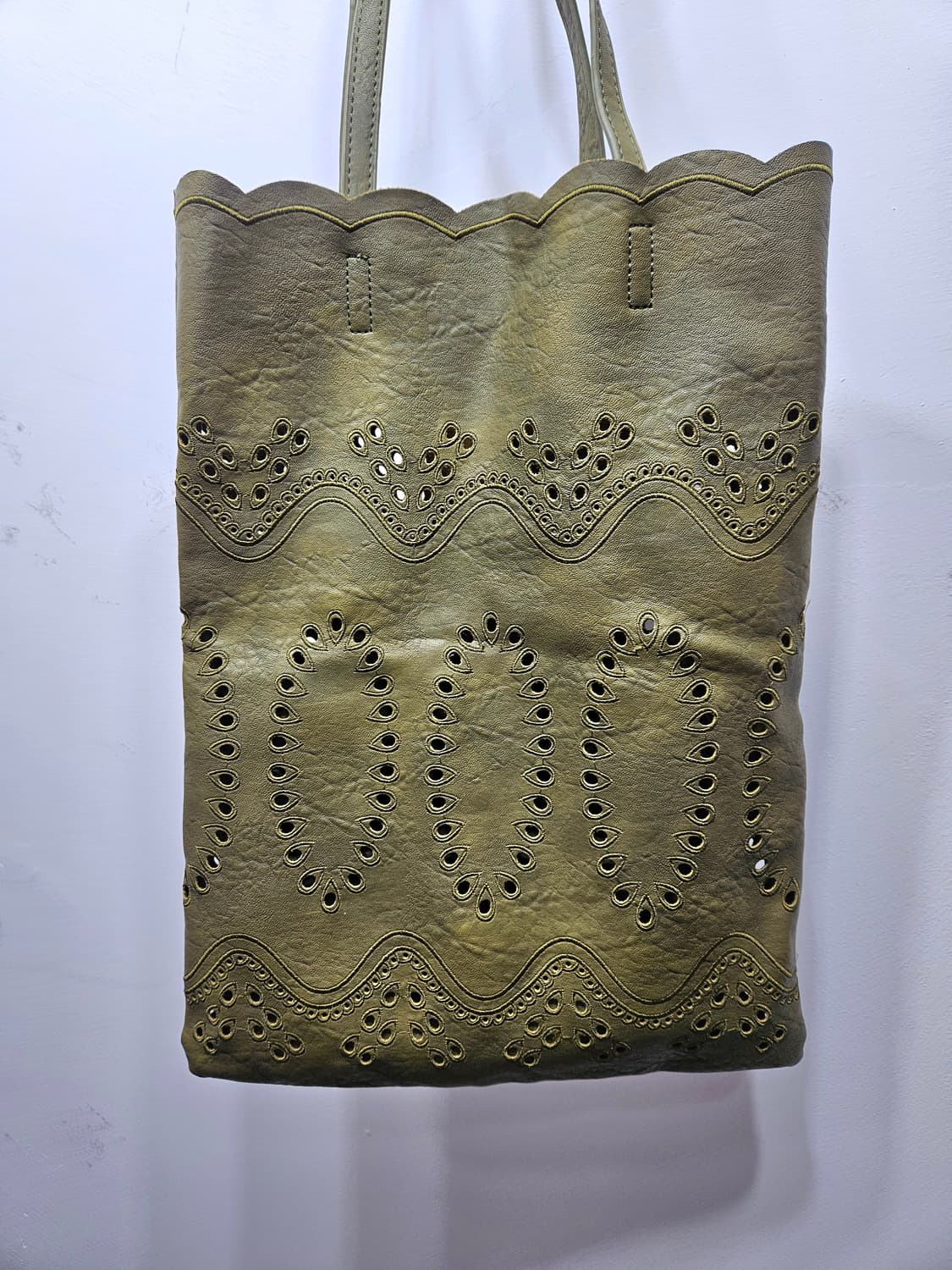 올리브그린 펀칭 토드백 상품이미지2