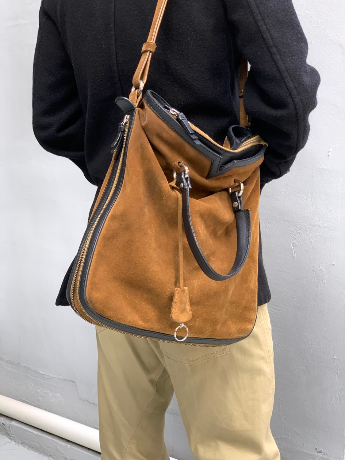 오프닝 세레모니 스웨이드 크로스백 상품이미지1