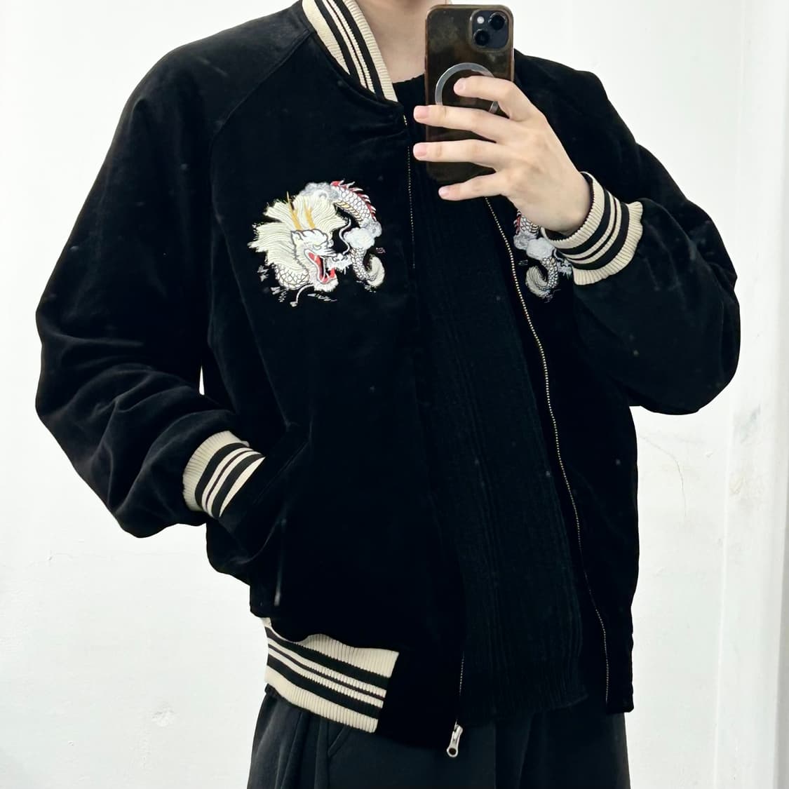 Humber 벨벳 자수 스카쟌 자켓 상품이미지3