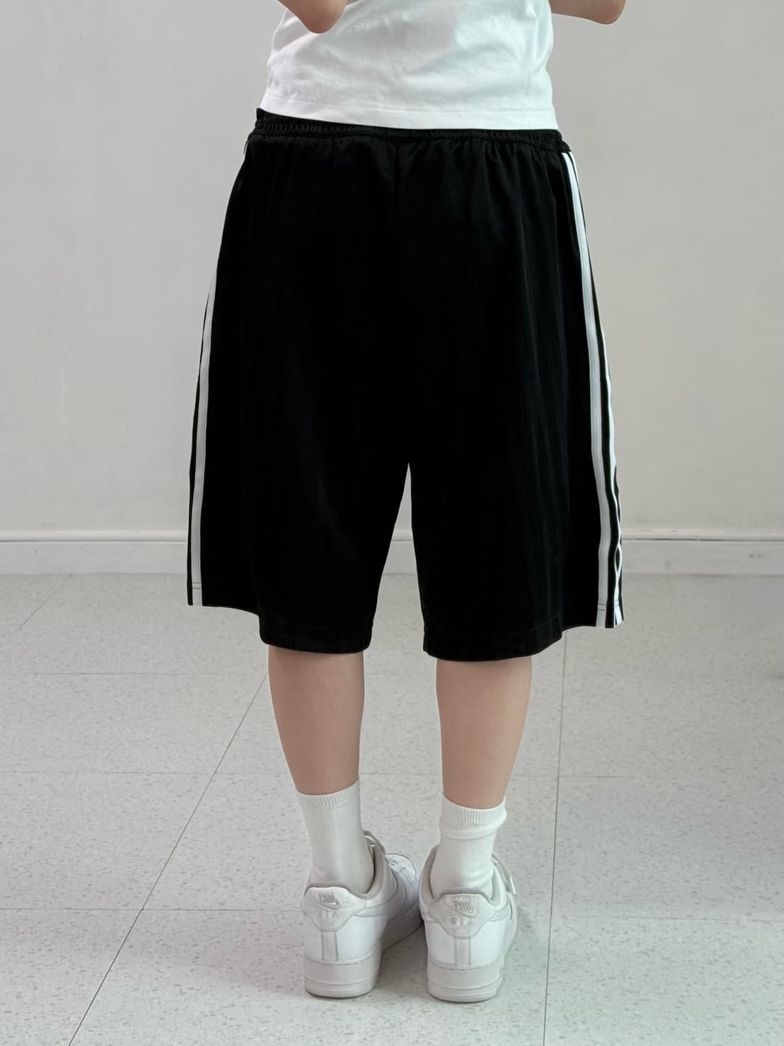 아디다스 스트라이프 블랙 삼선 반바지 상품이미지4
