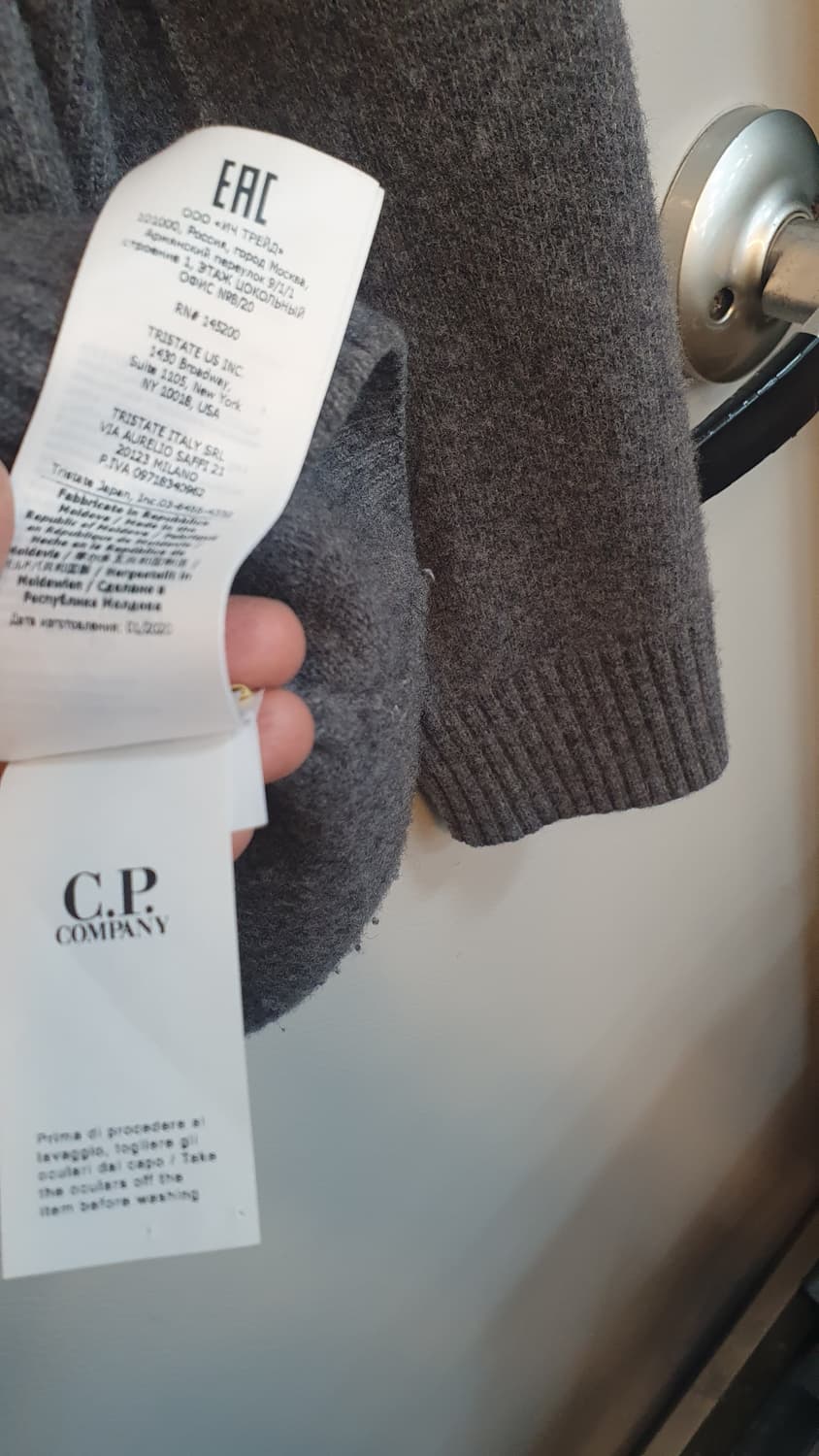 CP컴퍼니 하프집업 니트 52사이즈입니다.
라지입니다
 무난한 그레이 색 상품이미지9