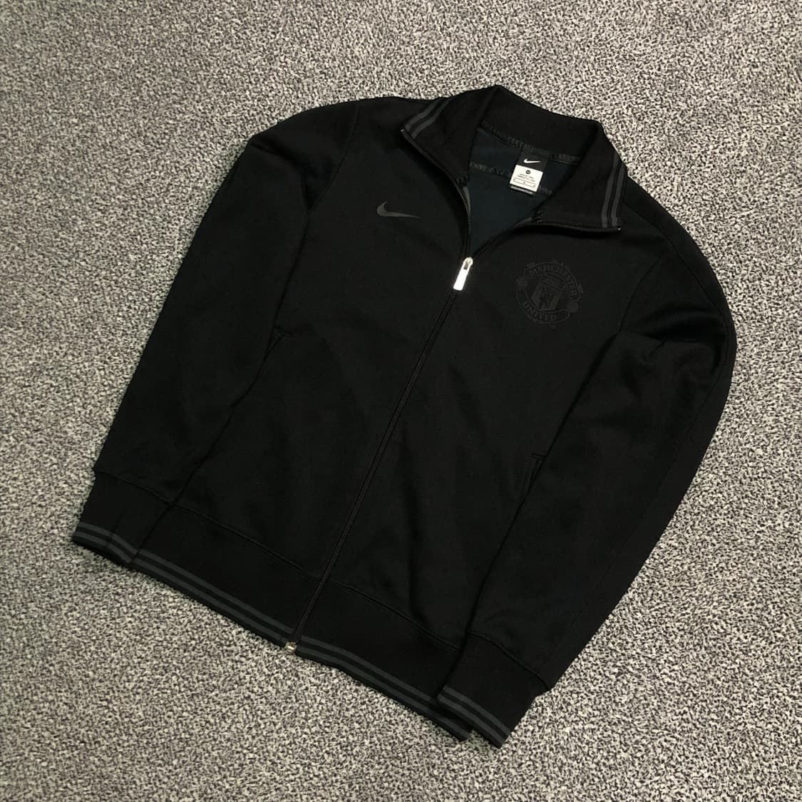 나이키 맨체스터 유나이티드 N98 블랙 아웃 트랙탑 상품이미지2