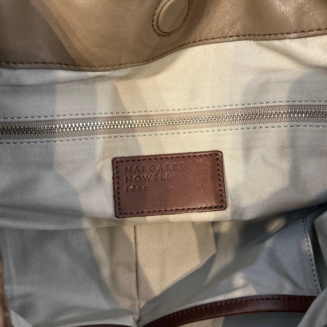 마가렛 호웰 레더 버클 토트백 상품이미지4