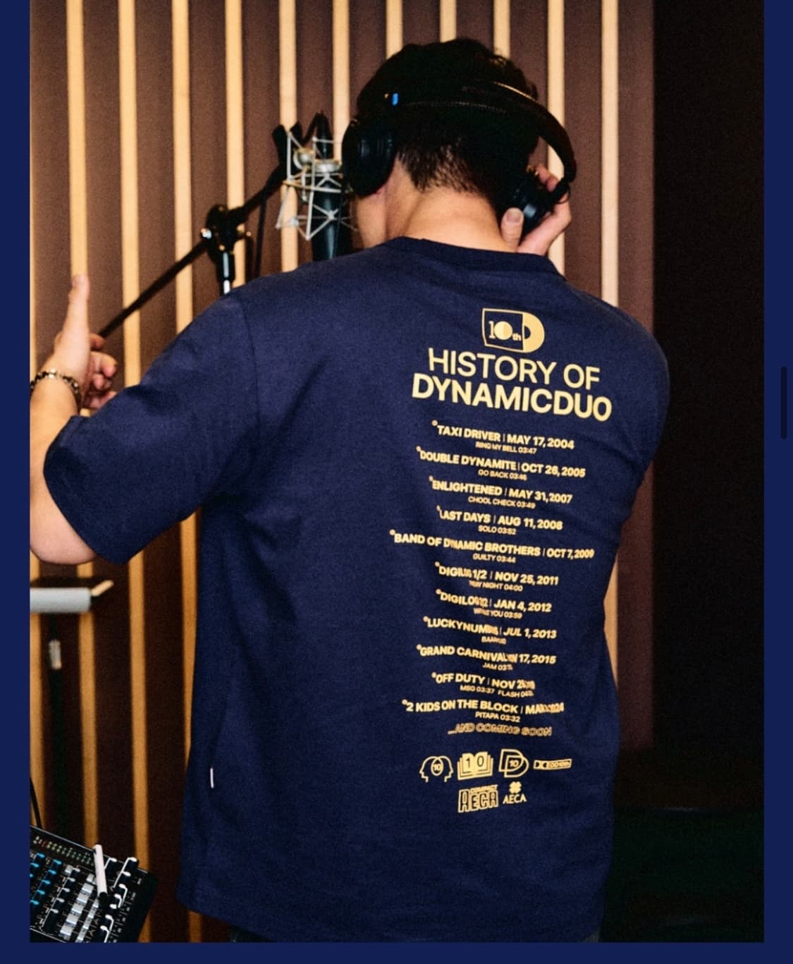 (M)에이카 화이트 다이나믹 듀오 20주년 기념 반팔 티셔츠 네이비 굿즈 상품이미지4