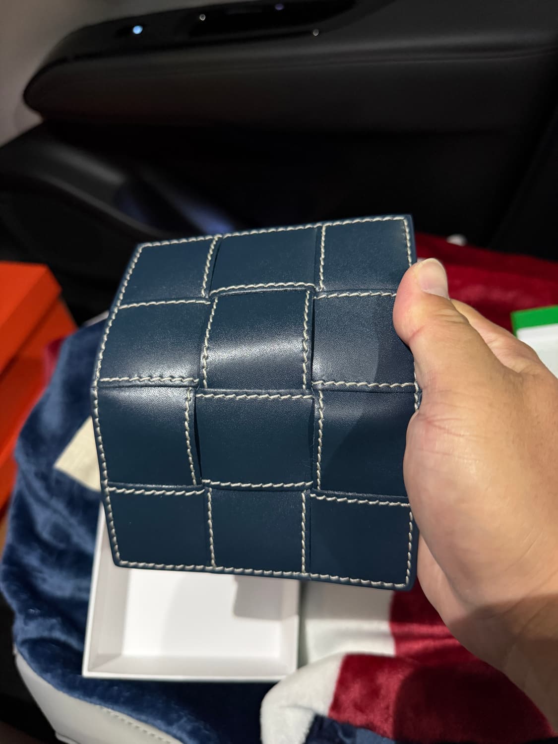 보테가베네타 카세트 스티치 카드지갑 한정판 딥블루 판매 상품이미지5
