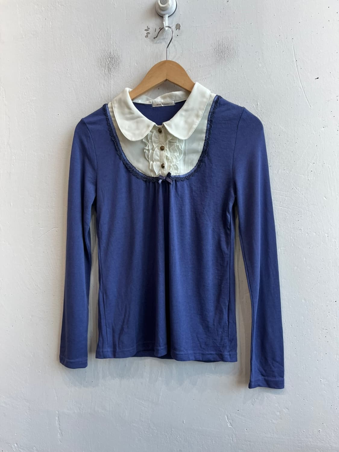 액시즈팜 프릴 블라우스 상품이미지1