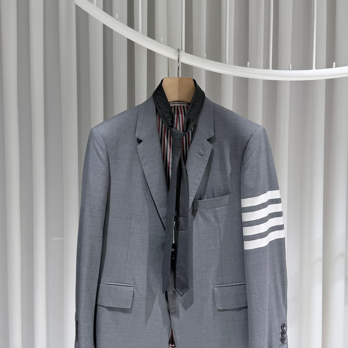 (A+/3,2) / 톰브라운 사선완장 수트 정장 셋업 미드그레이 상품이미지9