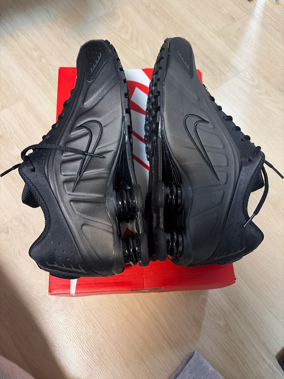 나이키 샥스 R4 블랙 브라이튼 크림슨 상품이미지4