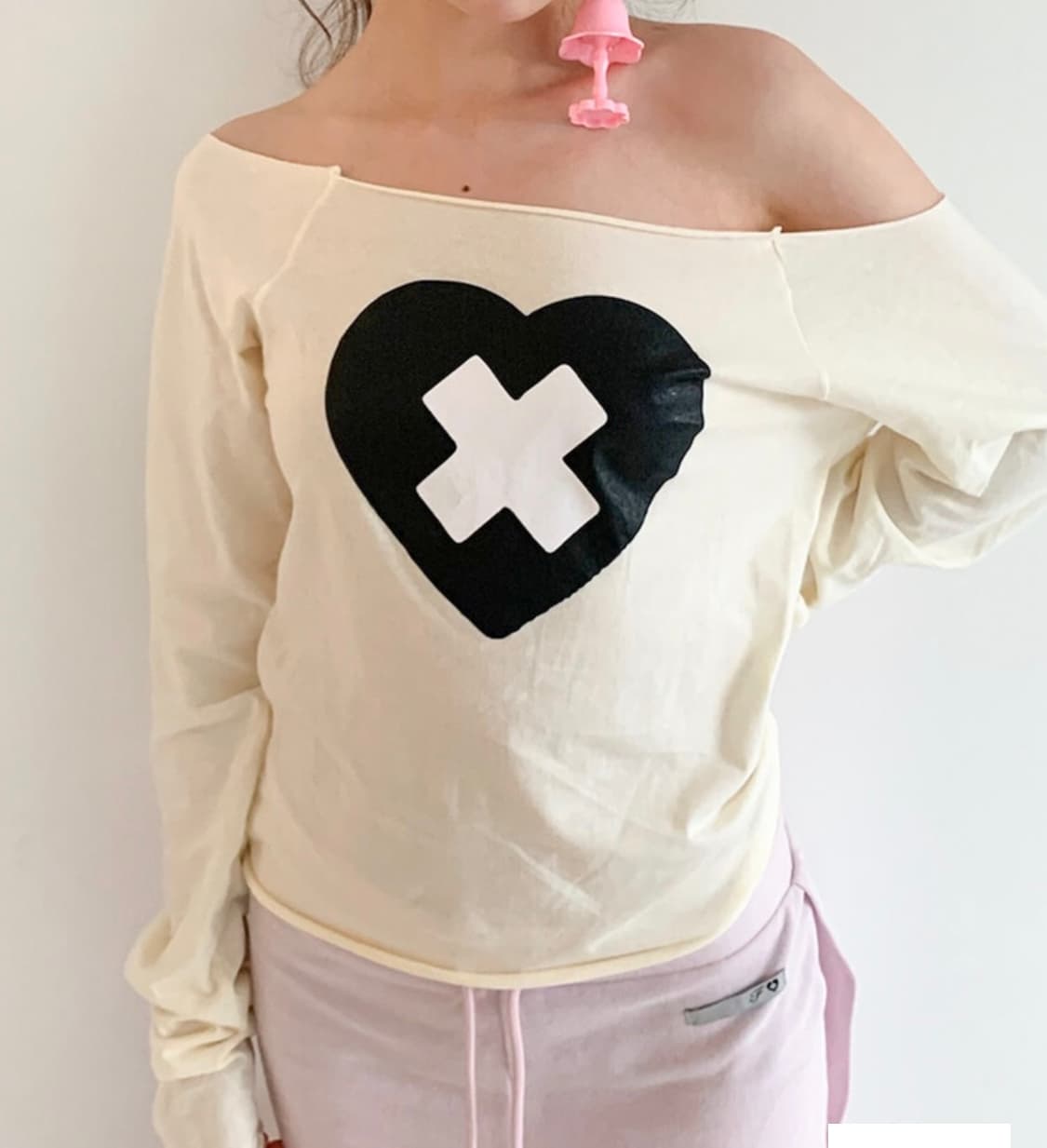 샵페어리 크로스 하트 티셔츠 크림 상품이미지1