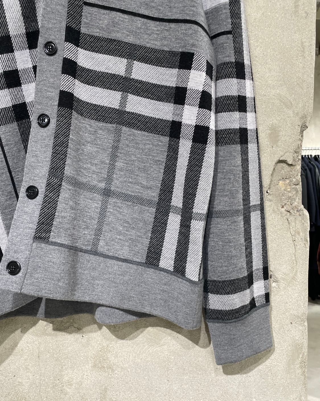 버버리 그레이 스트라이프 체크 울 가디건 상품이미지5