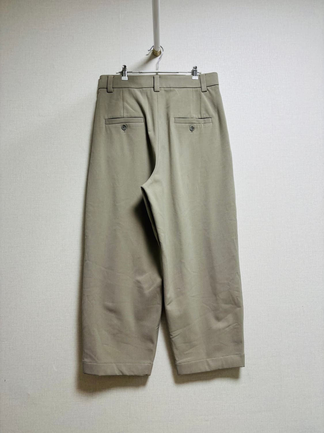 22년도 SYSTEM 캐주얼 핏 투턱 하프 슬랙스 상품이미지2