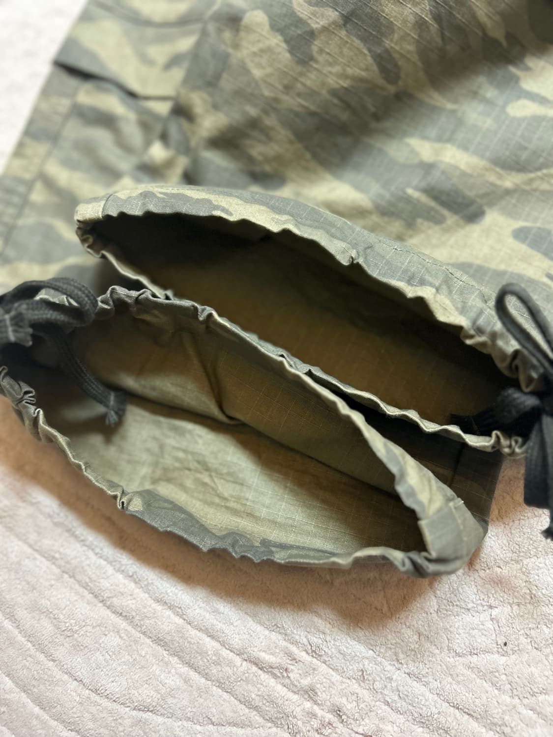 카미엔 타이탄 배기 팬츠 크림 카모 상품이미지2