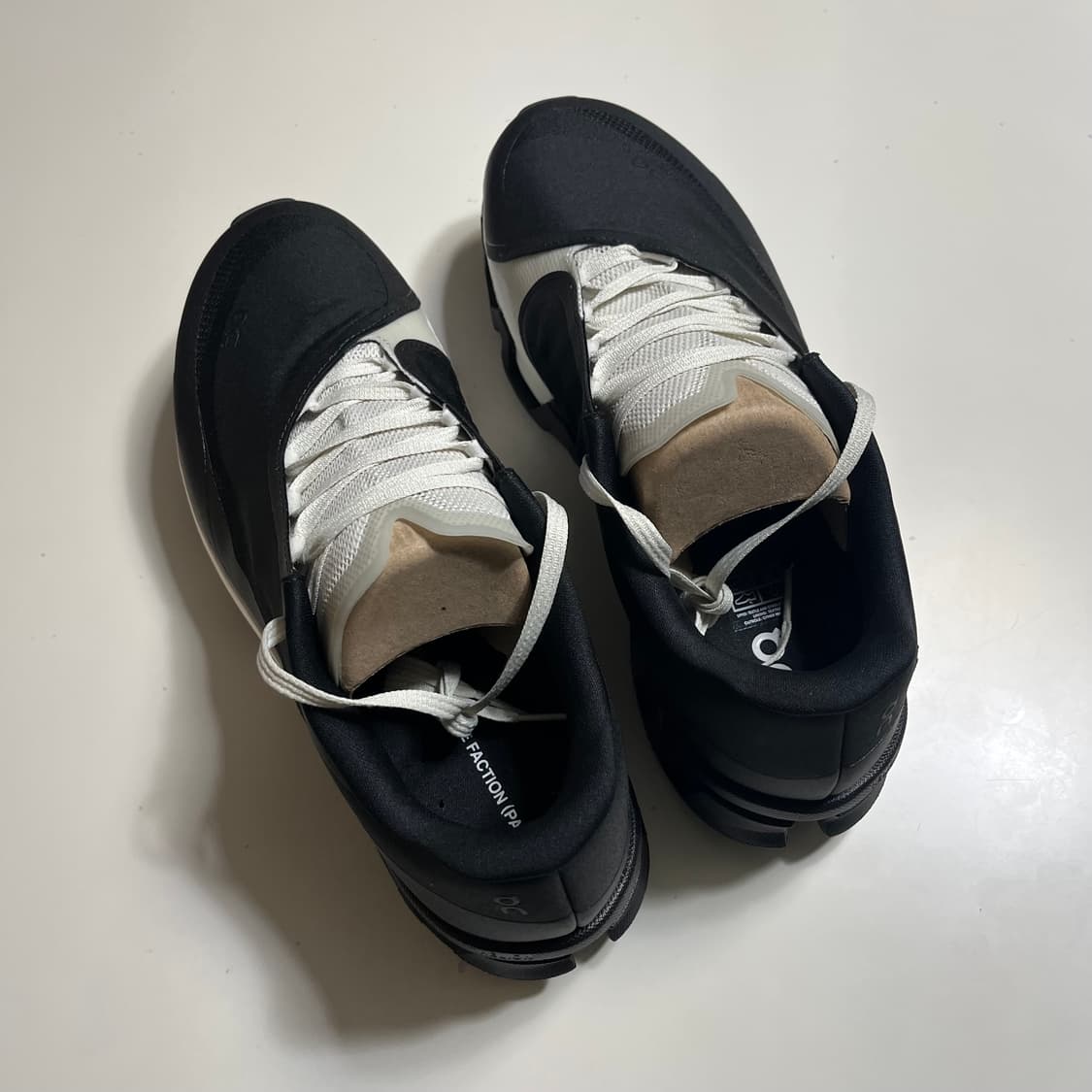 온러닝 x 포스트아카이브팩션 클라우드몬스터 하이퍼블랙 상품이미지3