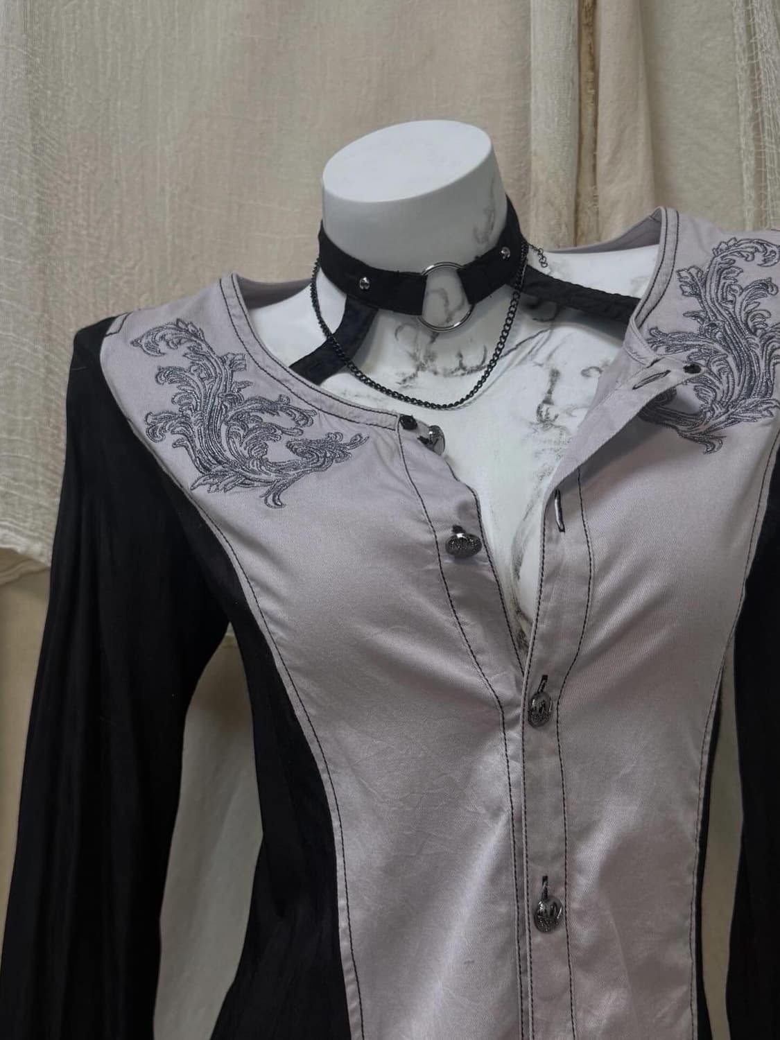 ALGONQUINS Neck Detail Shirt 상품이미지3