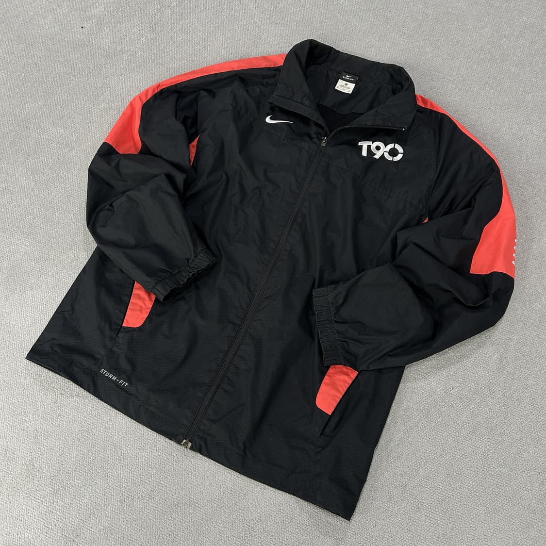 나이키 T90 바람막이 블랙/레드 XL 상품이미지1