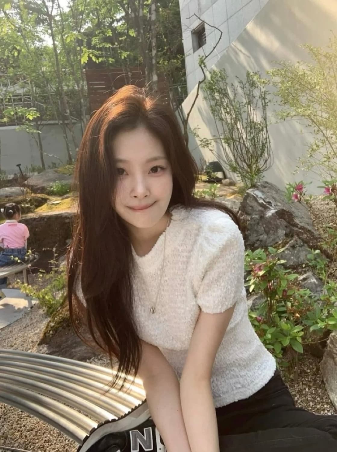 [배우 최희진 착용] 아옵트 SMOCKED PUFF SLEEVE TOP 상품이미지1