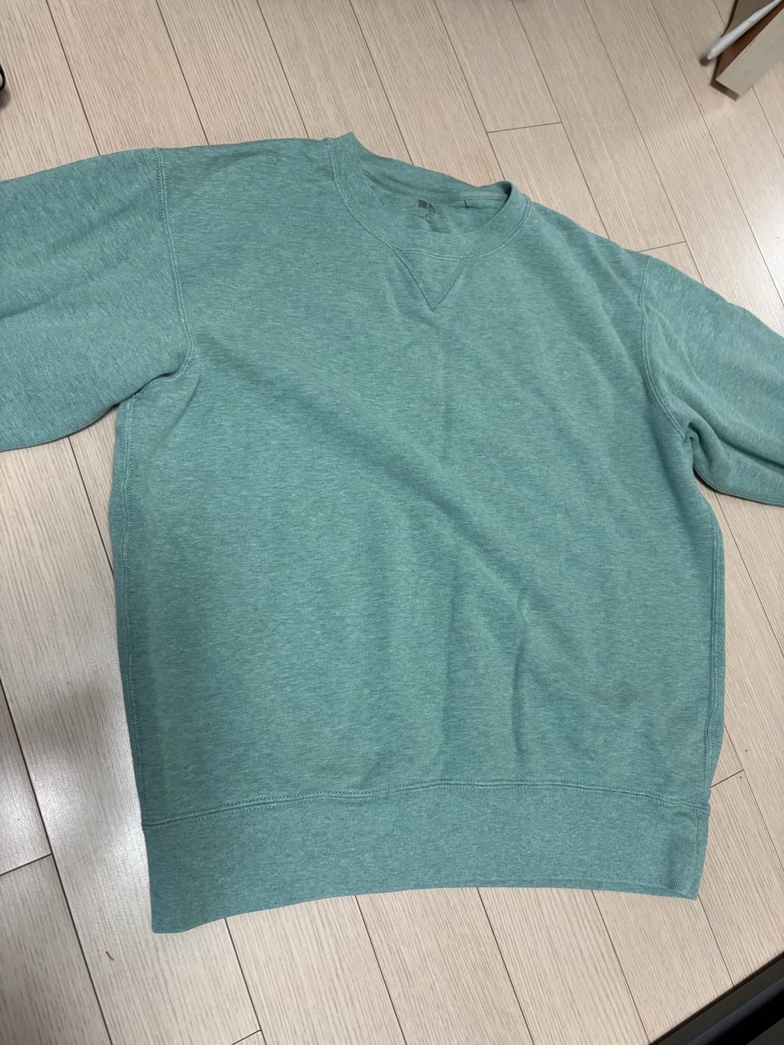 유니클로 맨투맨 하자없고 상태괜찮아요 상품이미지1