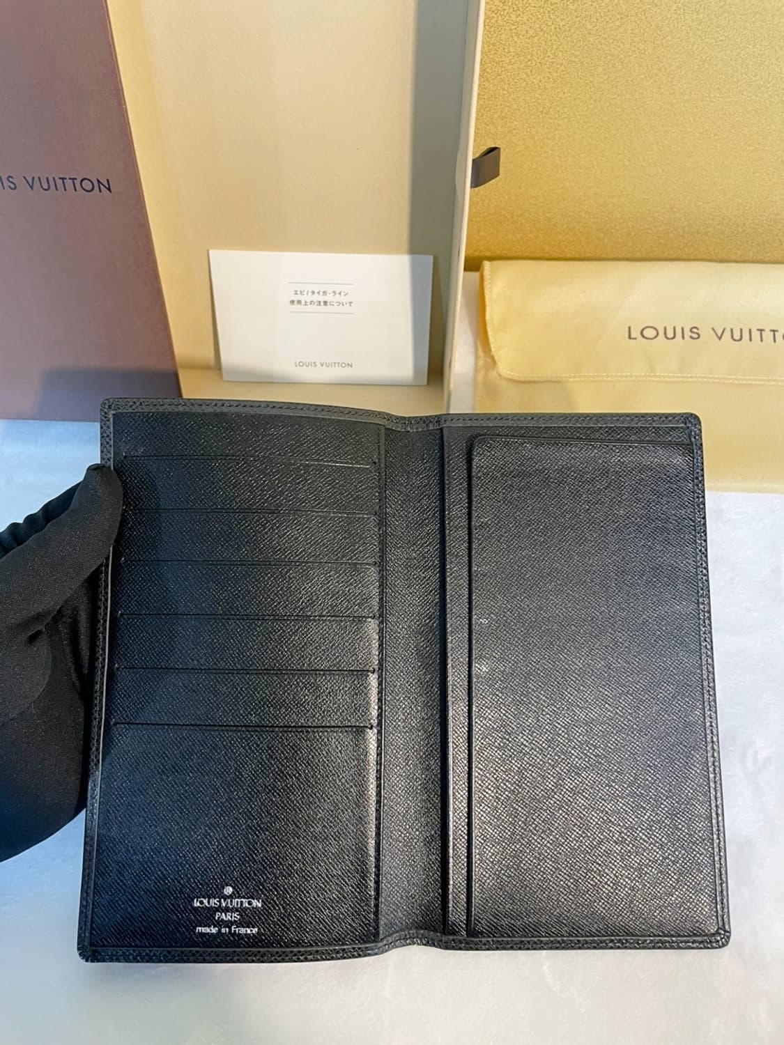 루이비통 타이가 여권장지갑 상품이미지6