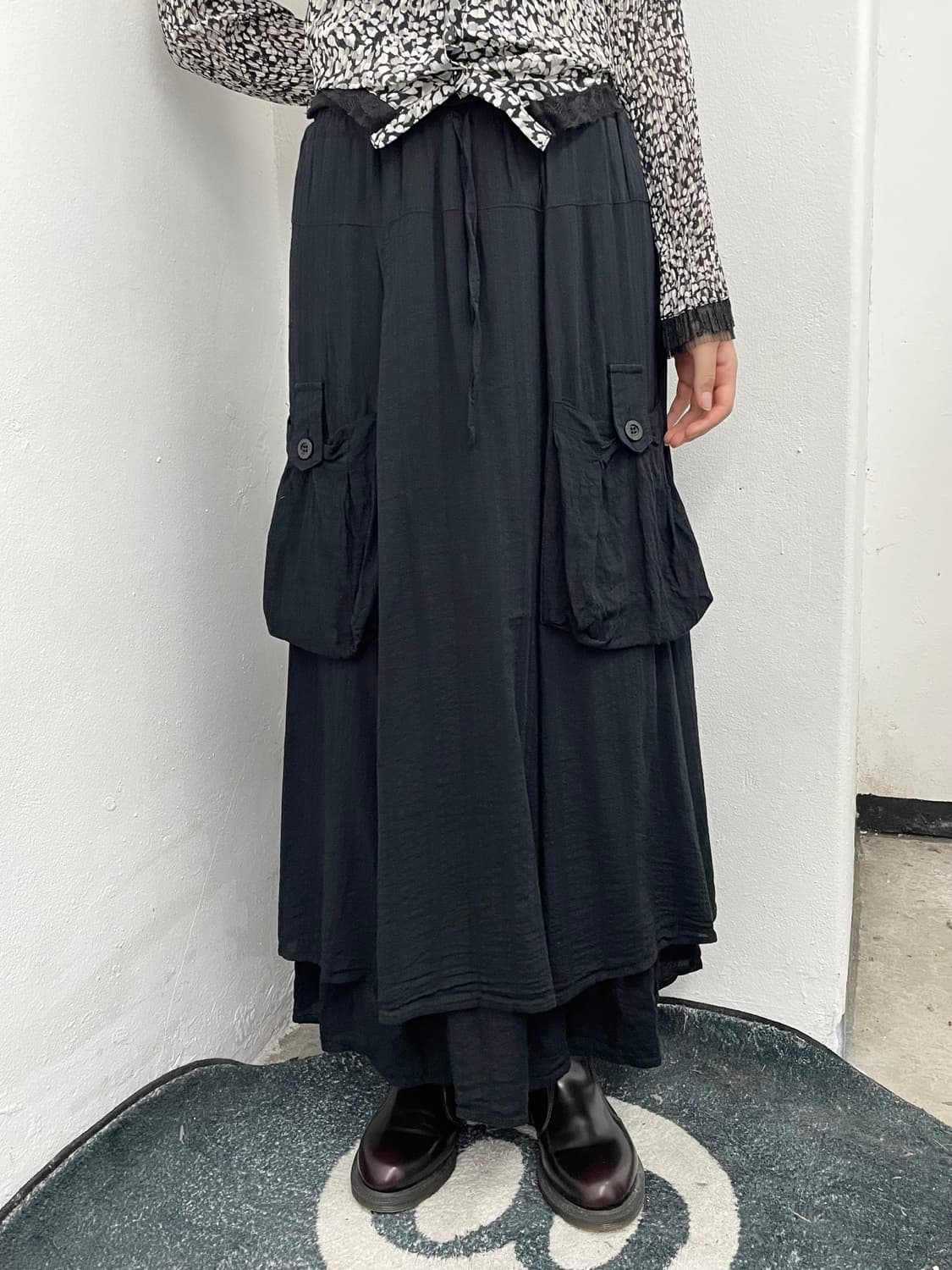 블랙 포켓 디테일 롱스커트 상품이미지1