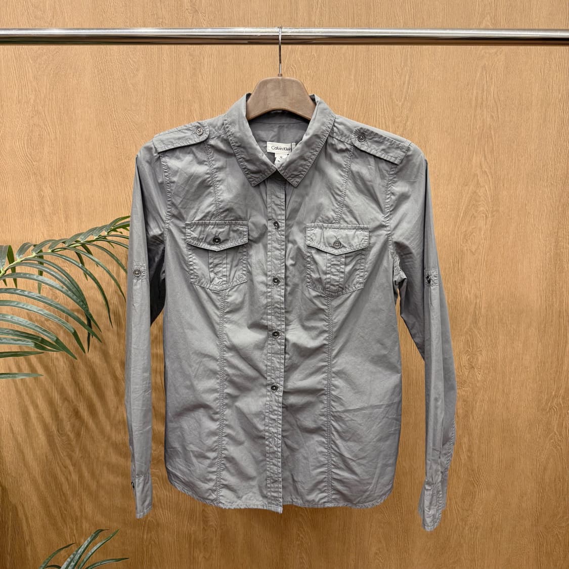 캘빈클라인 긴팔 셔츠 밀리터리 버튼업 포켓 디테일 그레이 상품이미지1