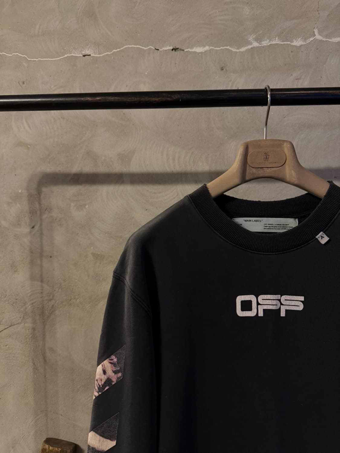 오프화이트 그래픽 맨투맨 100 상품이미지2