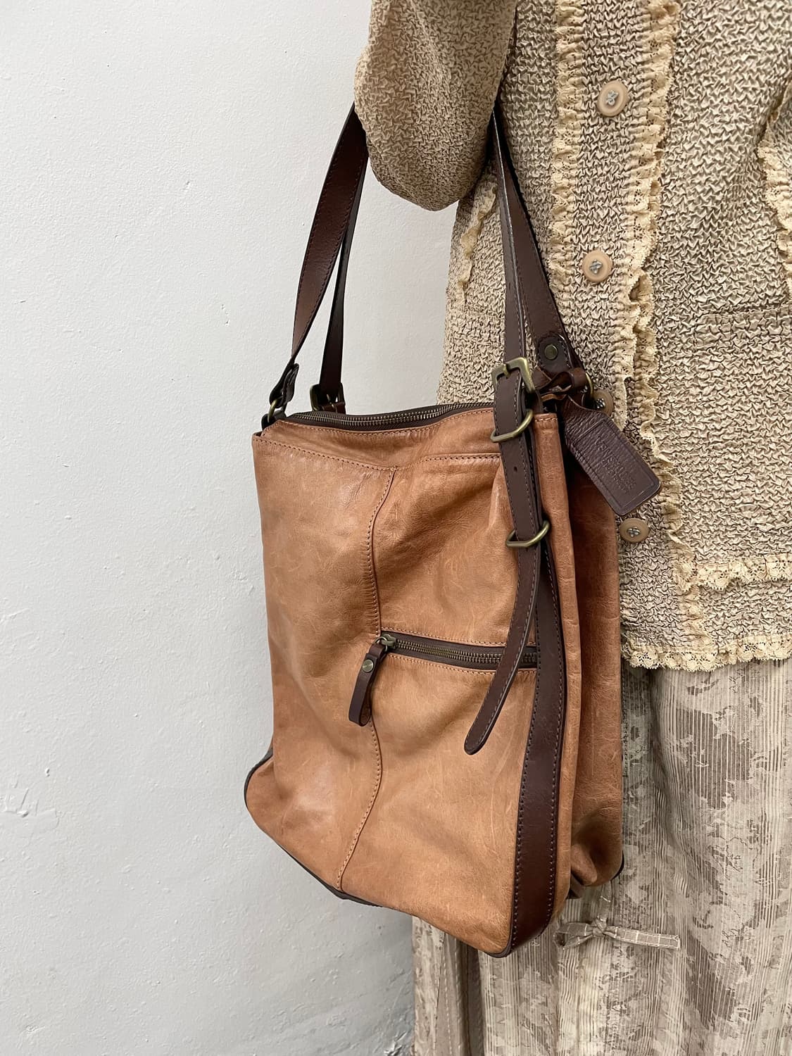 Beau Dessin 보데생 레더 버클 호보백 상품이미지1