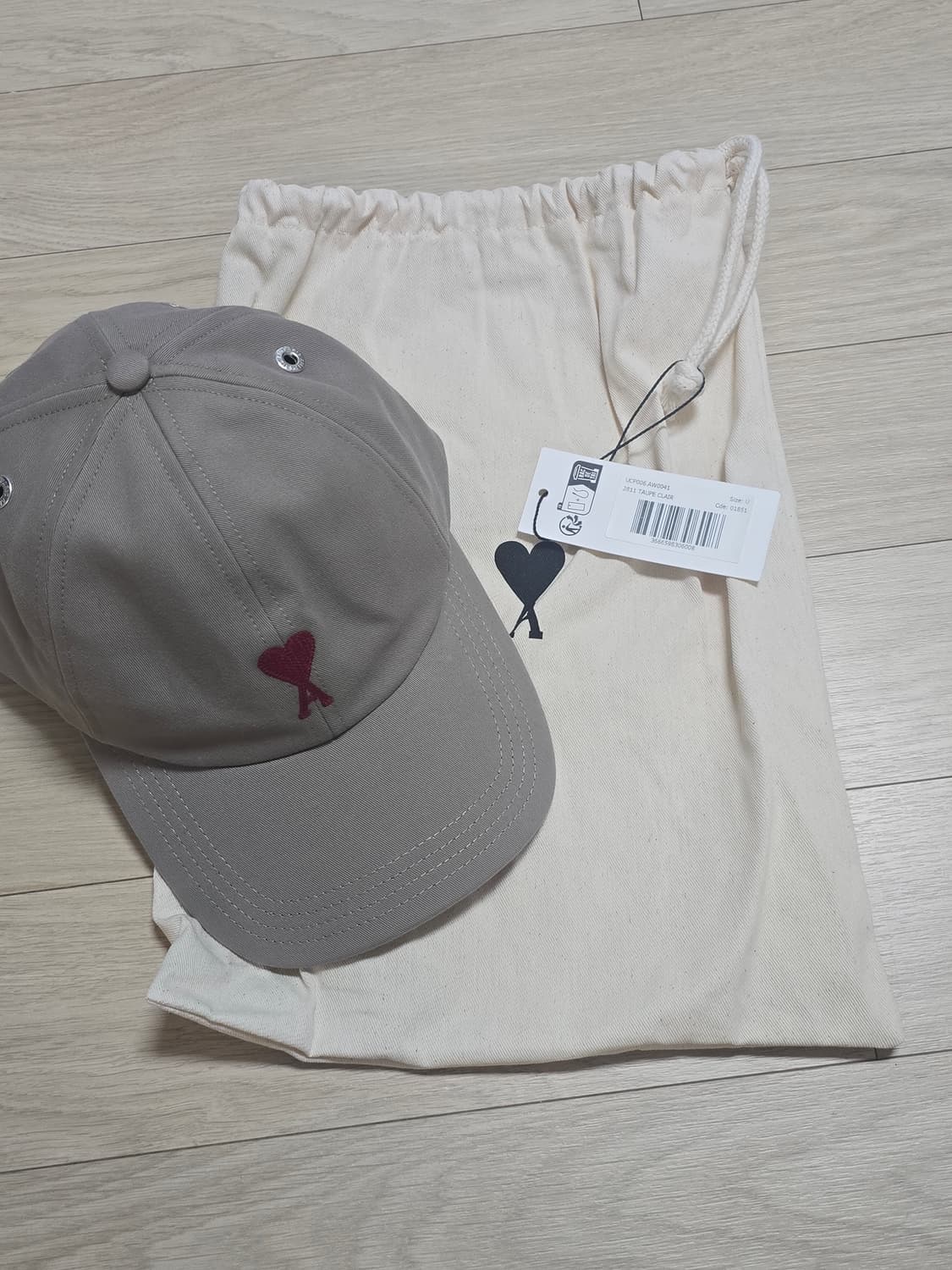 아미 스몰 하트 볼캡 TAUPE 색상 상품이미지1