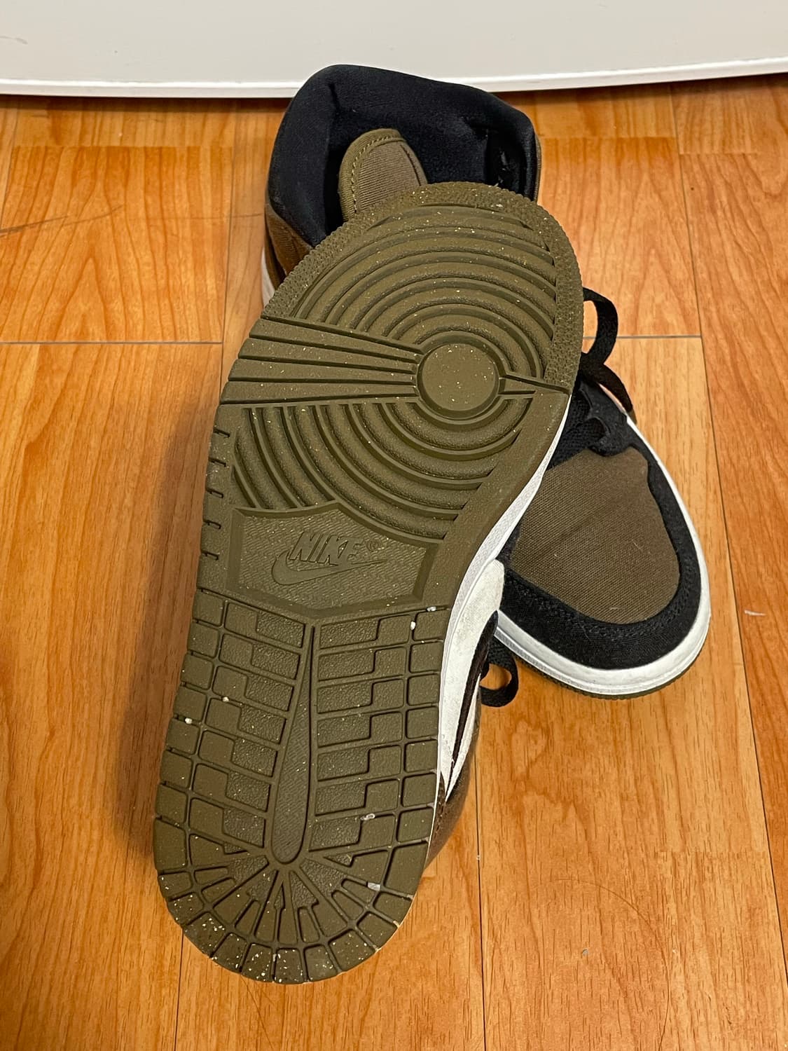 나이키 에어 조던 1 미드 SE (225) 상품이미지3