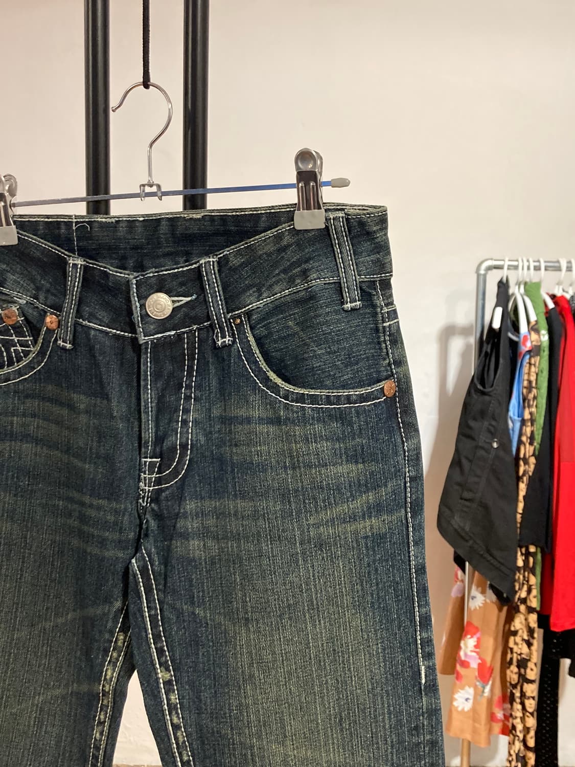 트루릴리젼 시그니처 빅T 부츠컷 데님 상품이미지8