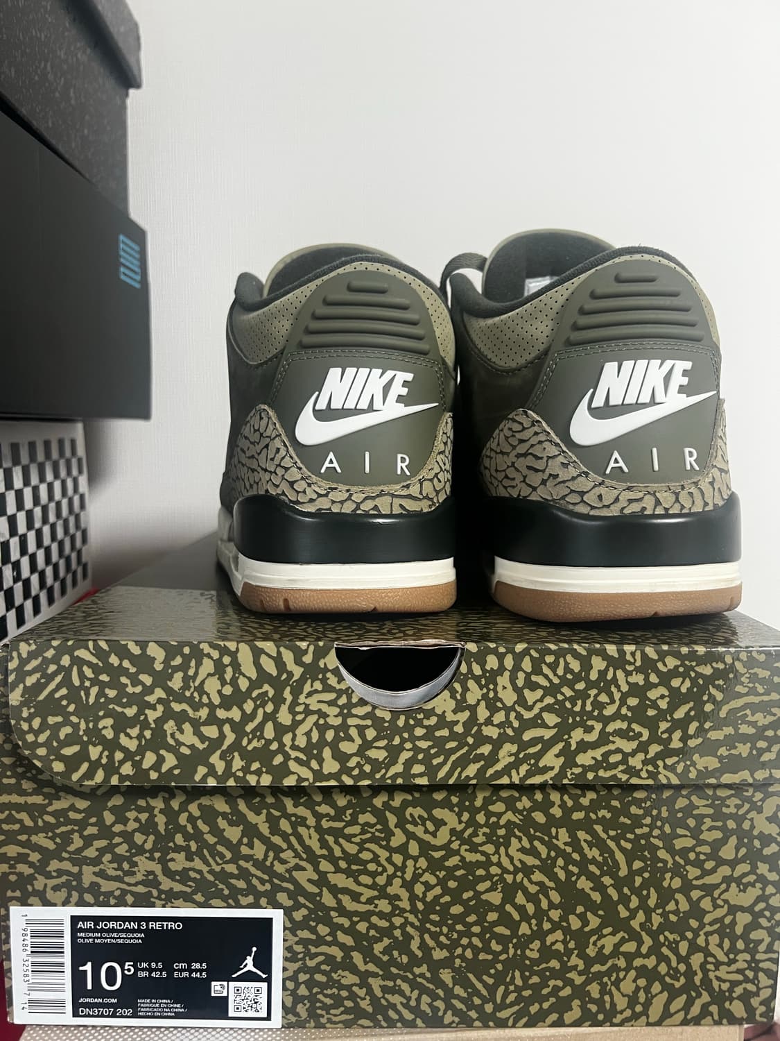 나이키 에어 조던 3 레트로 올리브  상품이미지4