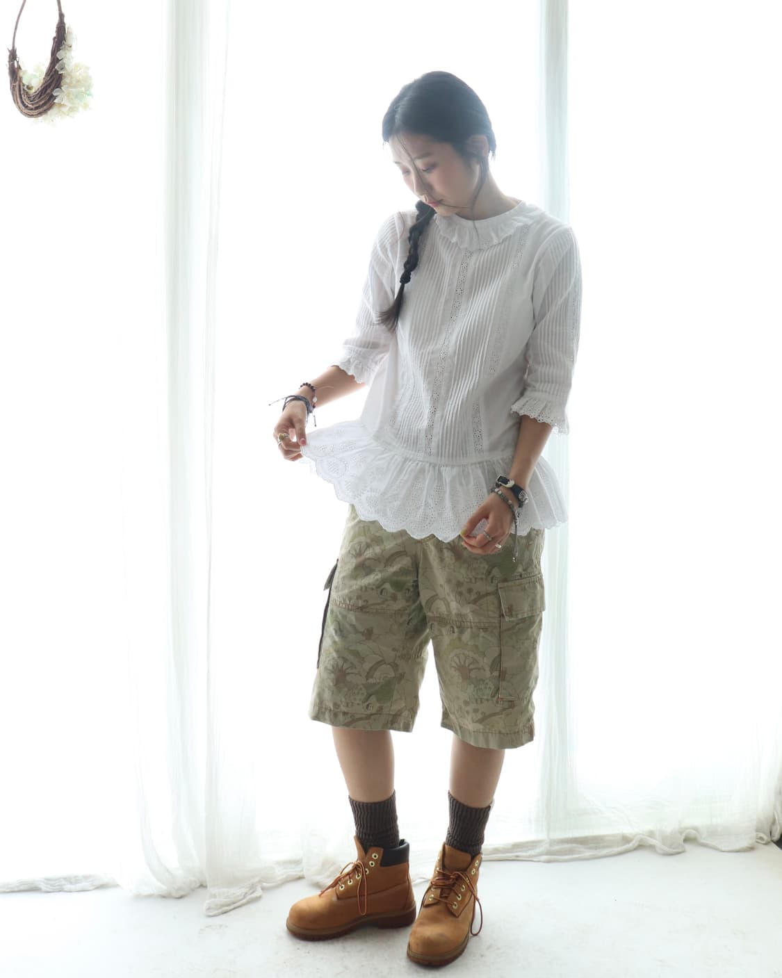 [Beams Boy] Frill Lace Pintuck Blouse 상품이미지4