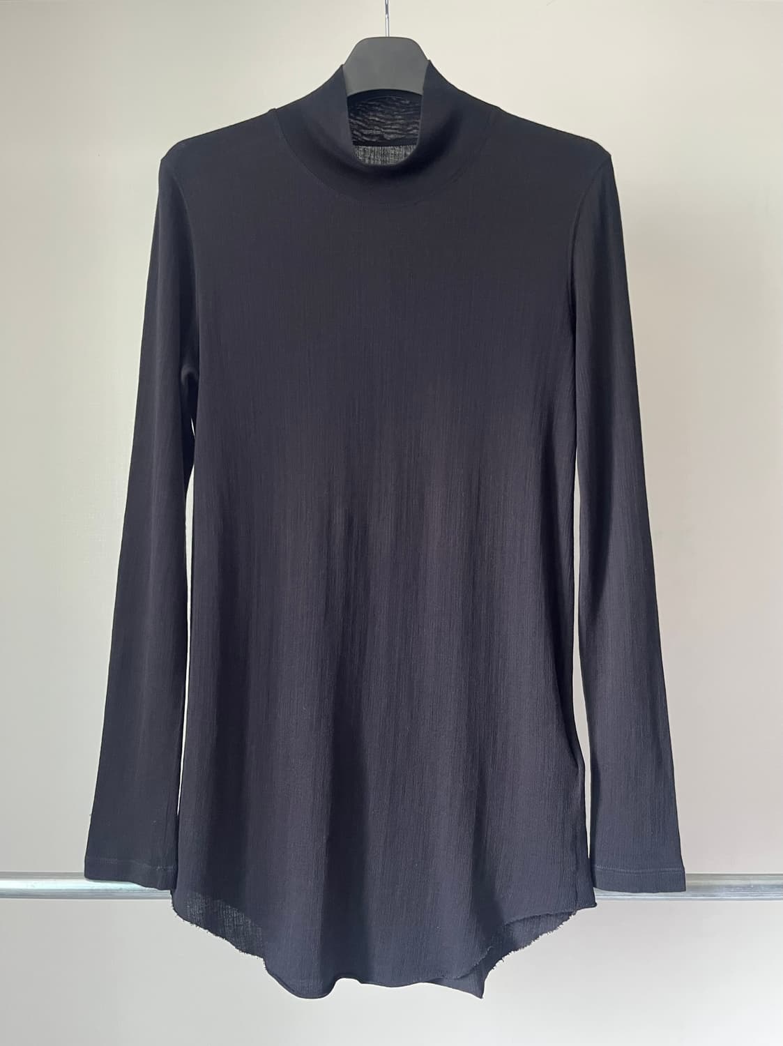 JULIUS FW20 “[ DUKKHA; ]” MOCK NECK 상품이미지2
