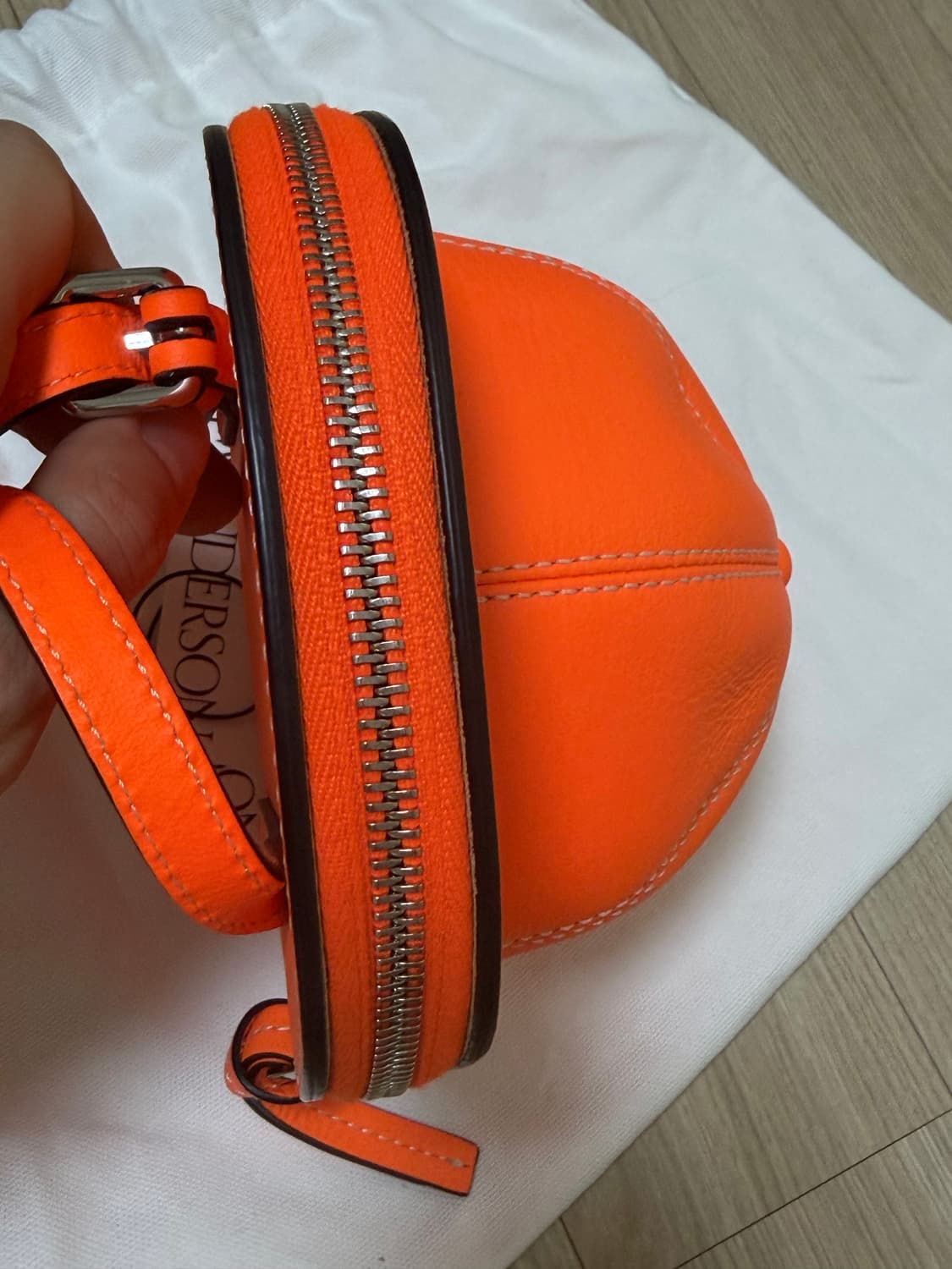 JW앤더슨 캡백 미디 (새상품급) 상품이미지3